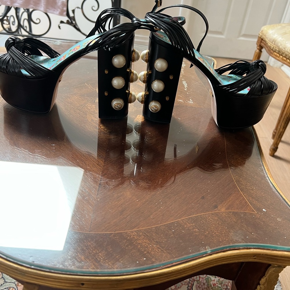 Gucci size 6 1/2. Worn only two times. Formal and Luxury platforms - Picture 2 of 3